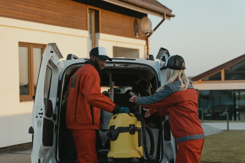 Scahdensanierung Team organisiert Soforteinsatz bei Notfall vor Ort
